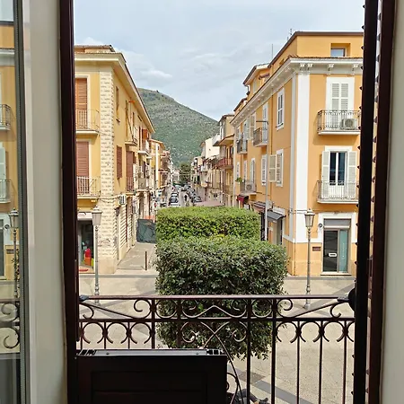 Casa In Piazza * Fondi